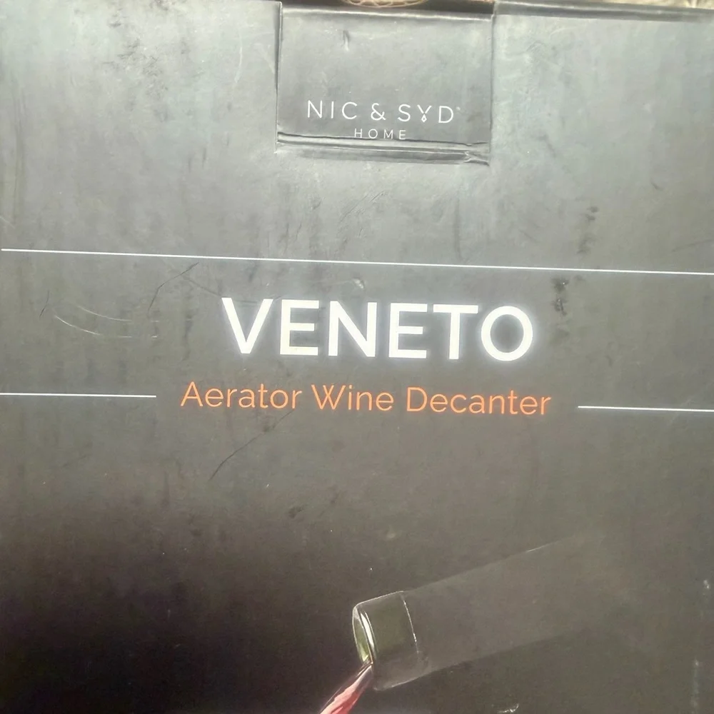 Nic & Syd Veneto Aerator Wine Decanter NEW